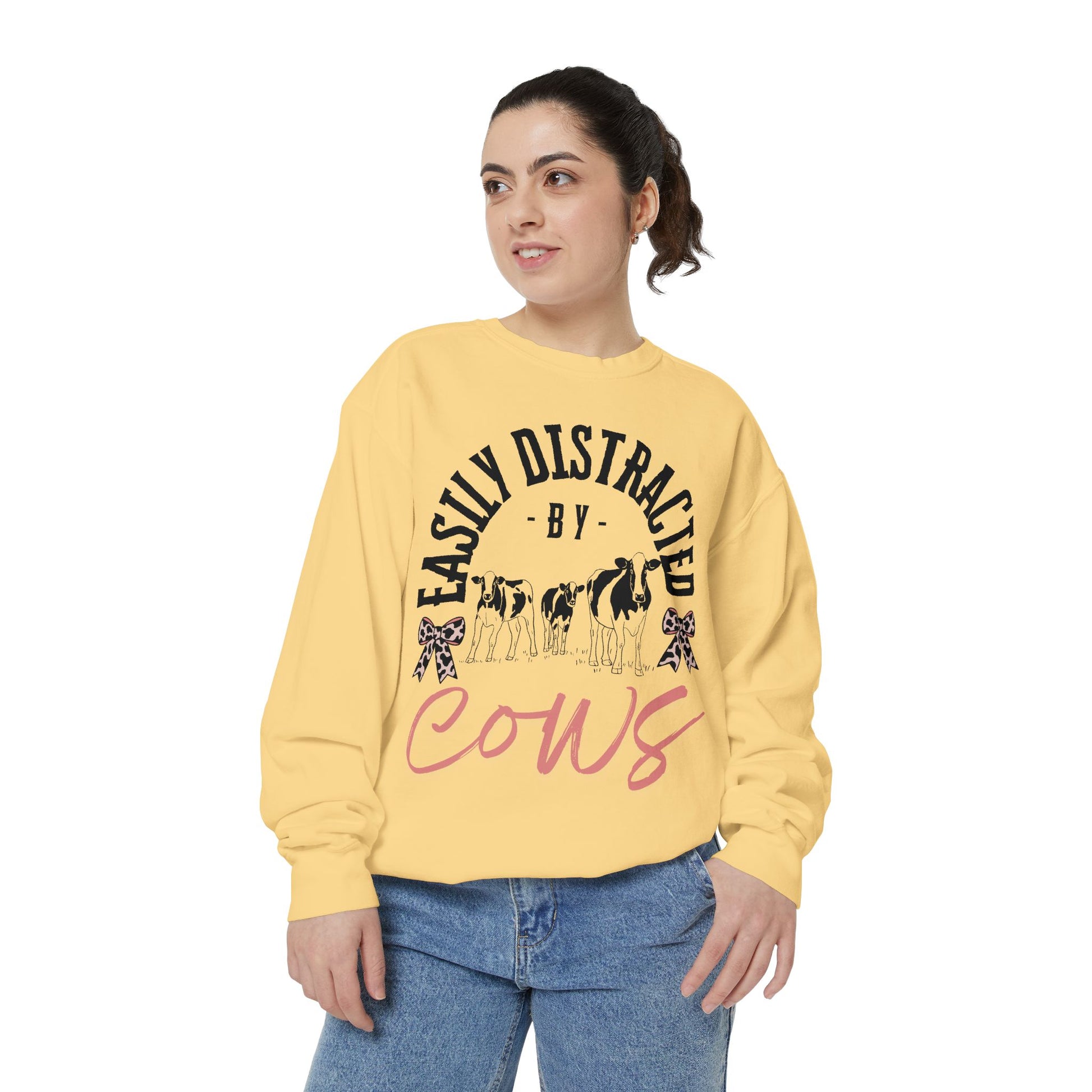 Comfort Colors-Easily Distracted by Cows Sweatshirt, Cozy Farm Life Apparel, Gift for Animal Lovers, Cute Casual Wear, Vintage Style Sweatshirt