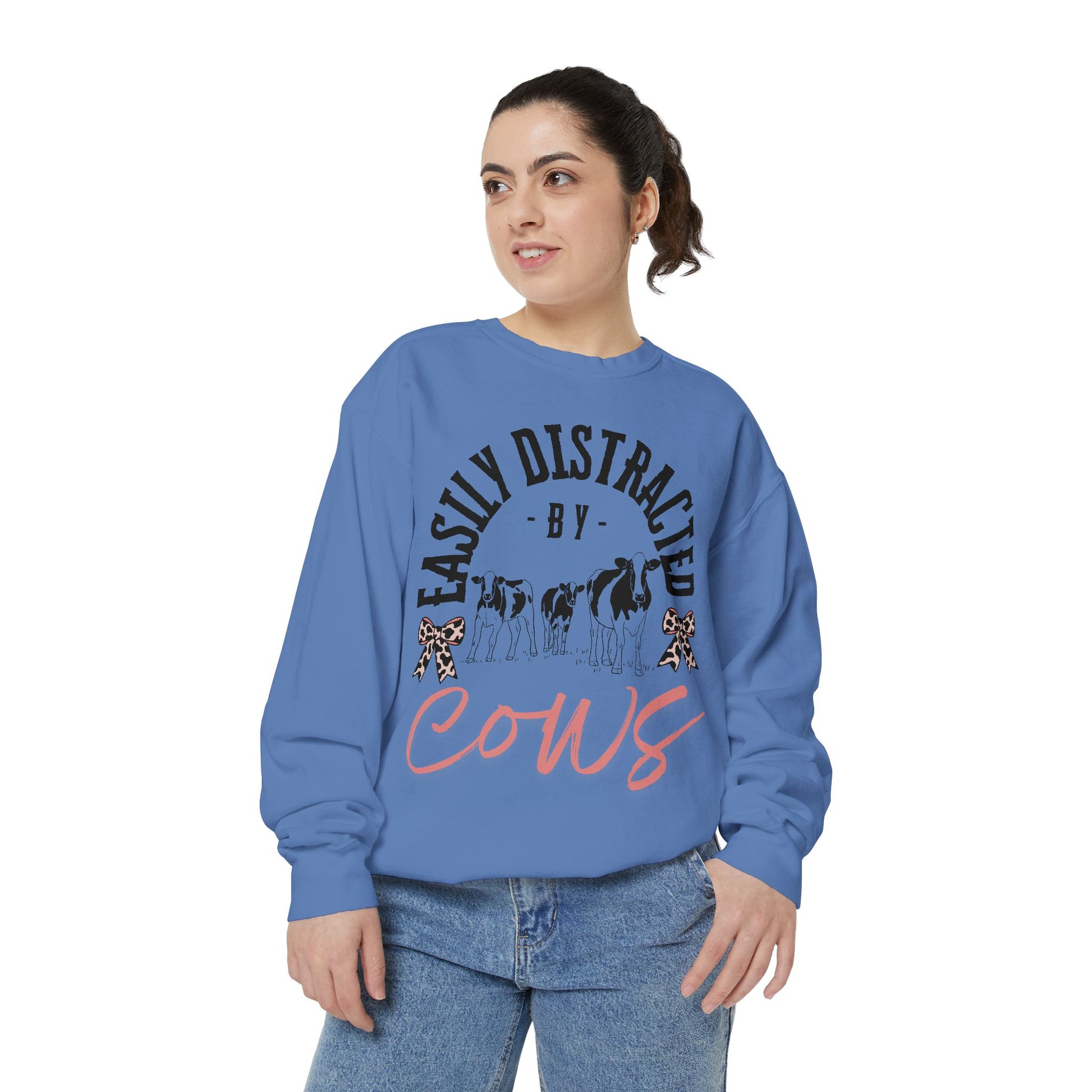 Comfort Colors-Easily Distracted by Cows Sweatshirt, Cozy Farm Life Apparel, Gift for Animal Lovers, Cute Casual Wear, Vintage Style Sweatshirt