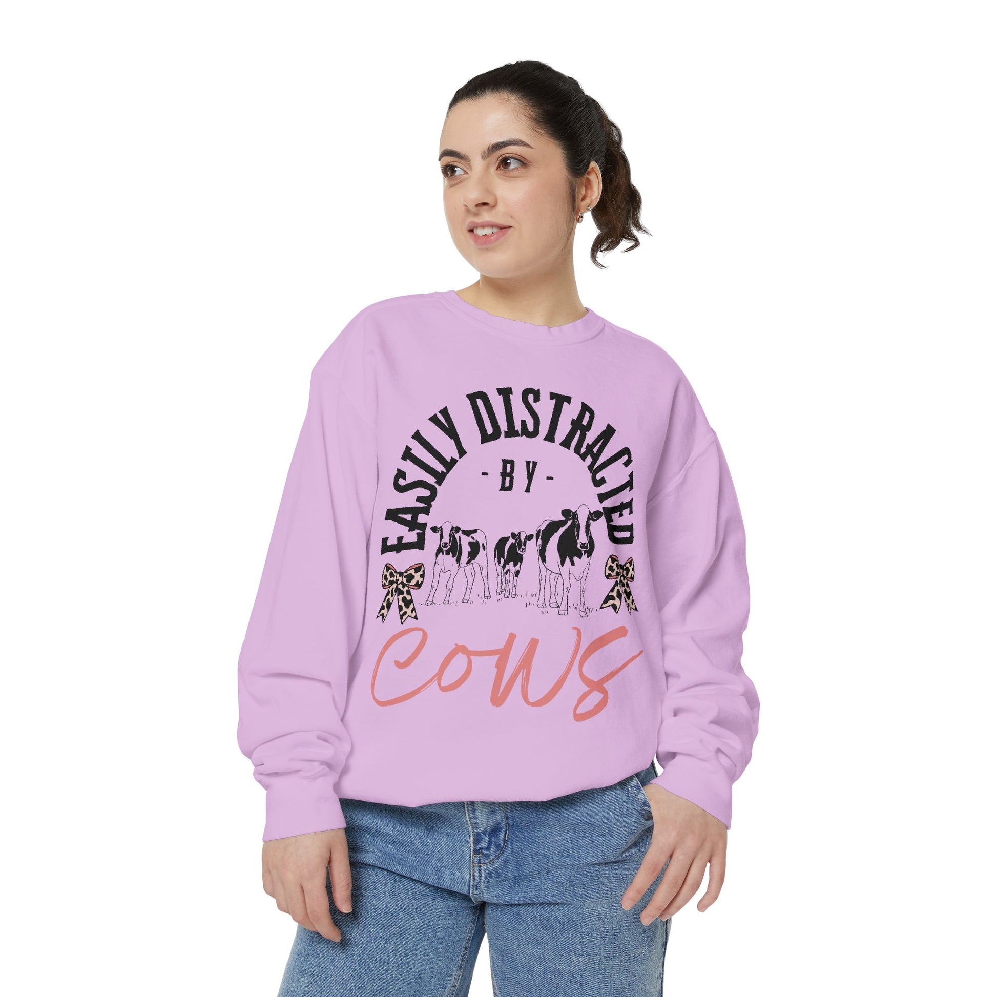 Comfort Colors-Easily Distracted by Cows Sweatshirt, Cozy Farm Life Apparel, Gift for Animal Lovers, Cute Casual Wear, Vintage Style Sweatshirt
